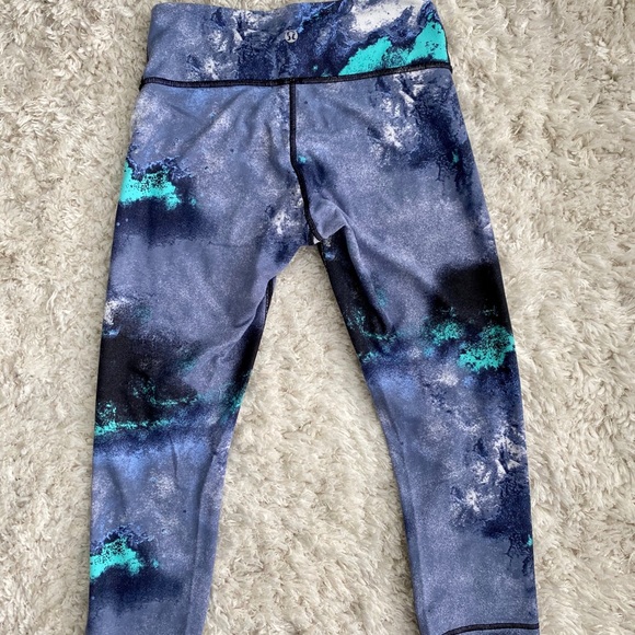 Lululemon abstract capri - Picture 3 of 4